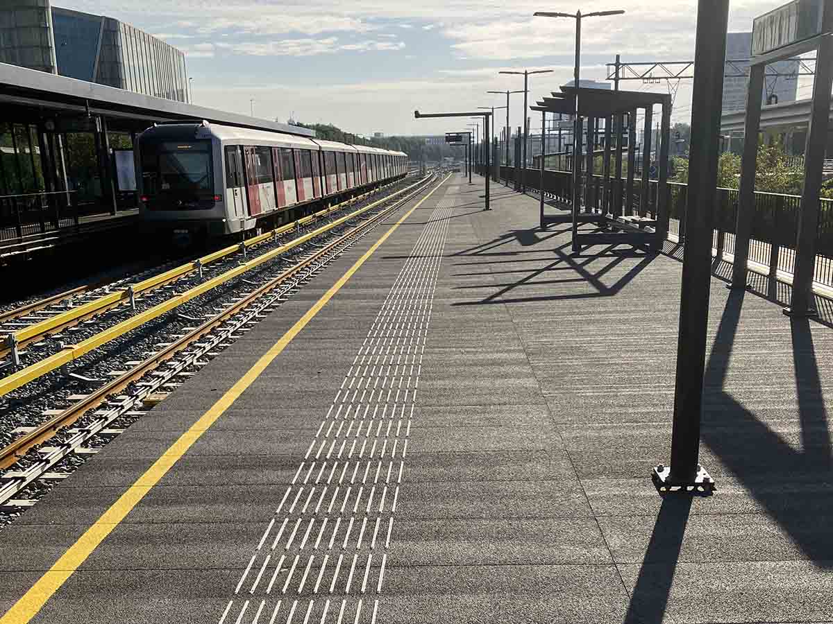 Temporary FRP Bridge Decking Planks for platform construction: Safe, sustainable and easy to (dis)assemble