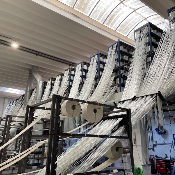 Onze brugdekplanken en composiet profielen zijn opgebouwd van grondstoffen uit Europa